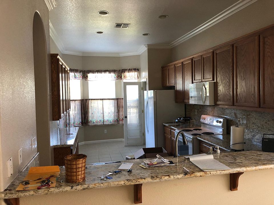 Kitchen and breakfast nook