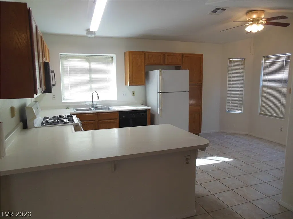 3 bed, 2.0 bath, 1235 sqft, $1,595 — Photo 3