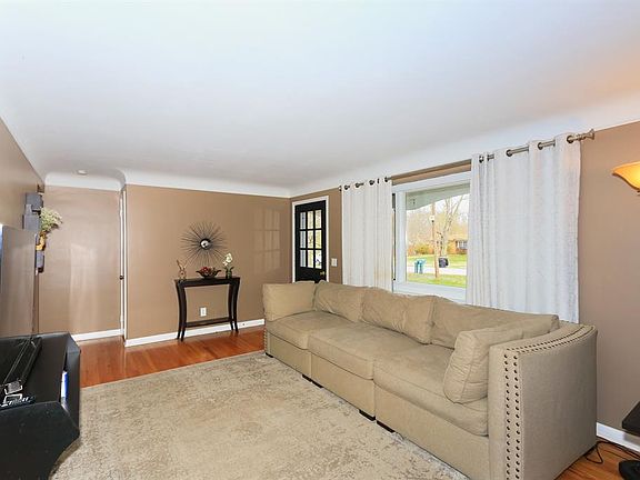 4th image of 1221 Teakwood Dr