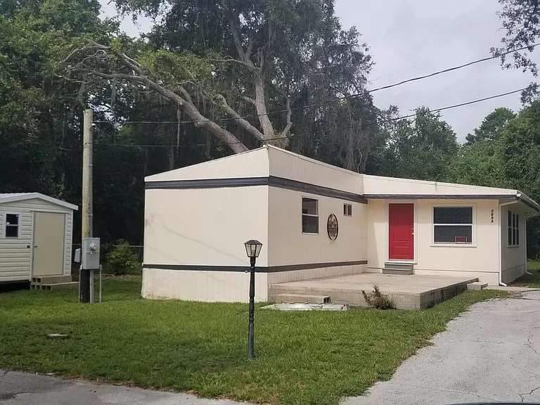 1/2 Acre Lot, Roundabout Driveway. New shed and windows.