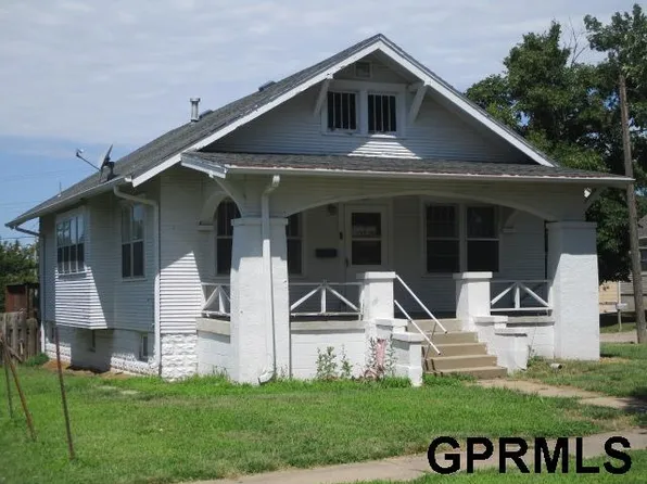 1127 D St, Fairbury, NE 68352