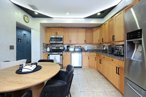 Sold by Remax City Square | media 11