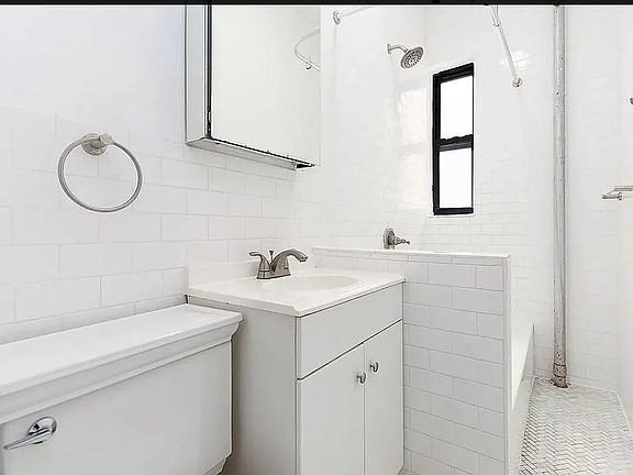 3rd image of 300 12th St #17A
