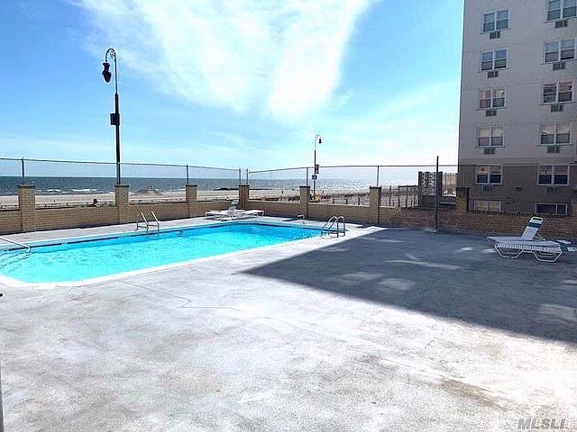 1st image of 25 Franklin Blvd APT 6W