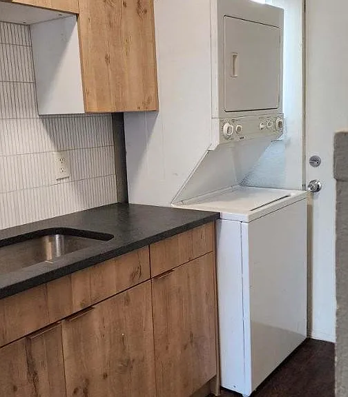 716 E Pierce St — Photo 10