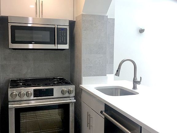 5th image of 259 W 15th St APT 4e
