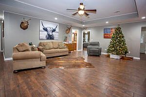 4th image of 111 Stonegate Dr