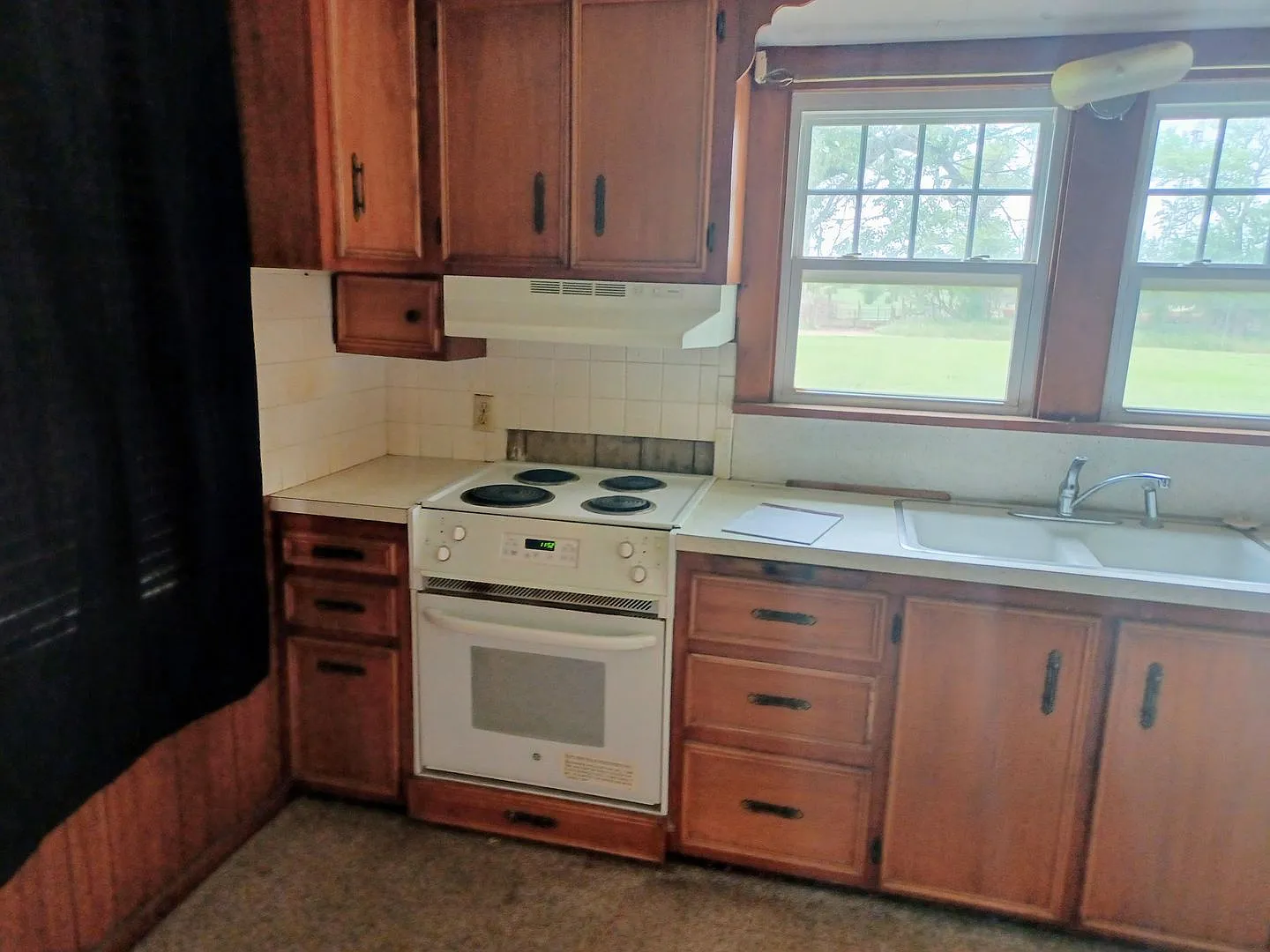 Charming 2 bedroom, 1 bath west of town in Viola (19000 W 55th St S) — Photo 3