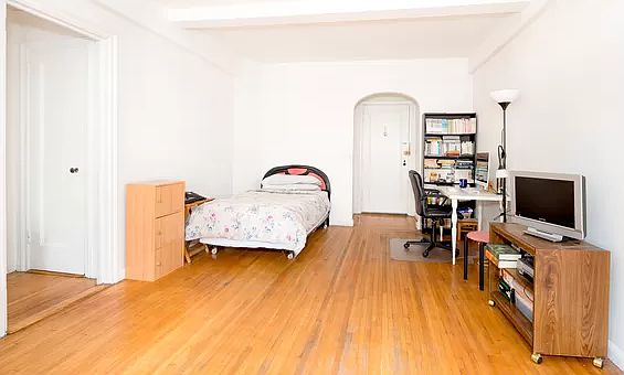 3rd image of 339 E 58th St APT 6B