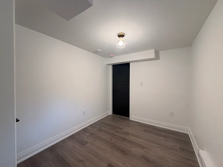 184 Ottawa St S #1 — Photo 16