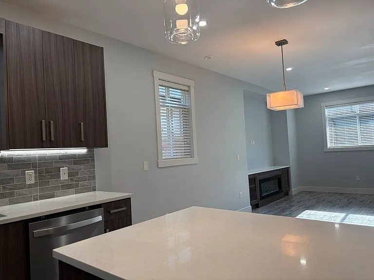 1025 Stockwell Ave #3 — Photo 1