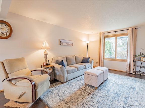 5th image of 16922 NE 19th Street