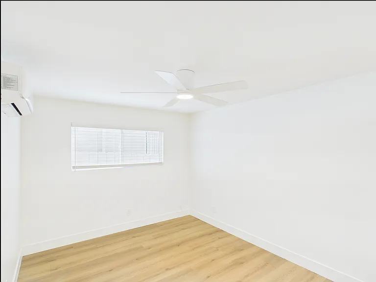 1043 Law St — Photo 9