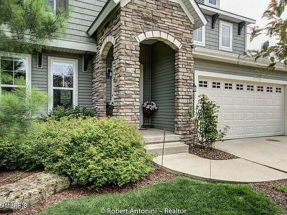 3rd image of 3676 Bridgehampton Dr NE