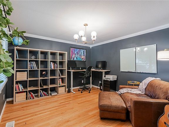4th image of 636 Waterford Ln