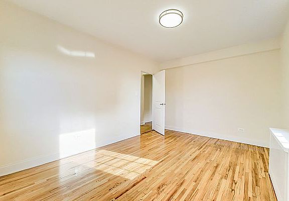 4th image of 2070 20th Ln APT 1E