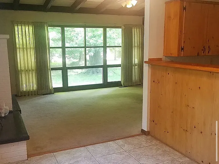 711 W Timberdell Rd — Photo 2