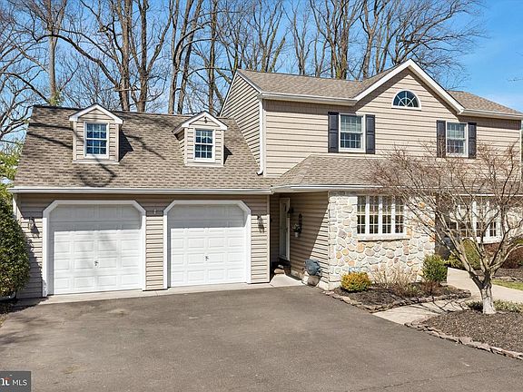 3rd image of 181 Sleighride Rd