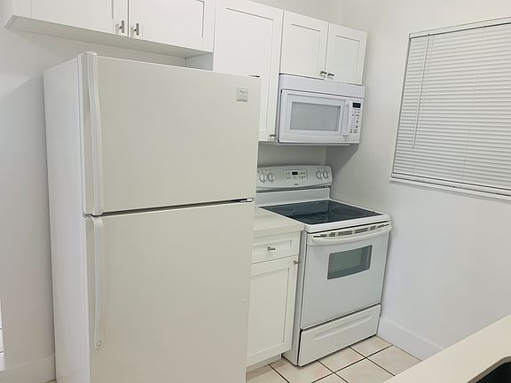 2nd image of 580 NE 127th St