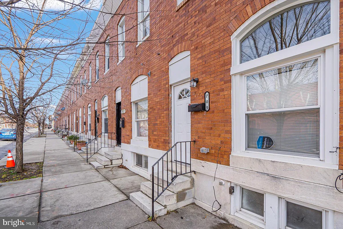 Building Photo - 705 N Milton Ave