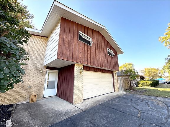 3rd image of 922 Sharondale Dr