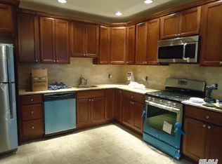 8 Meyer Ave, Lawrence, NY