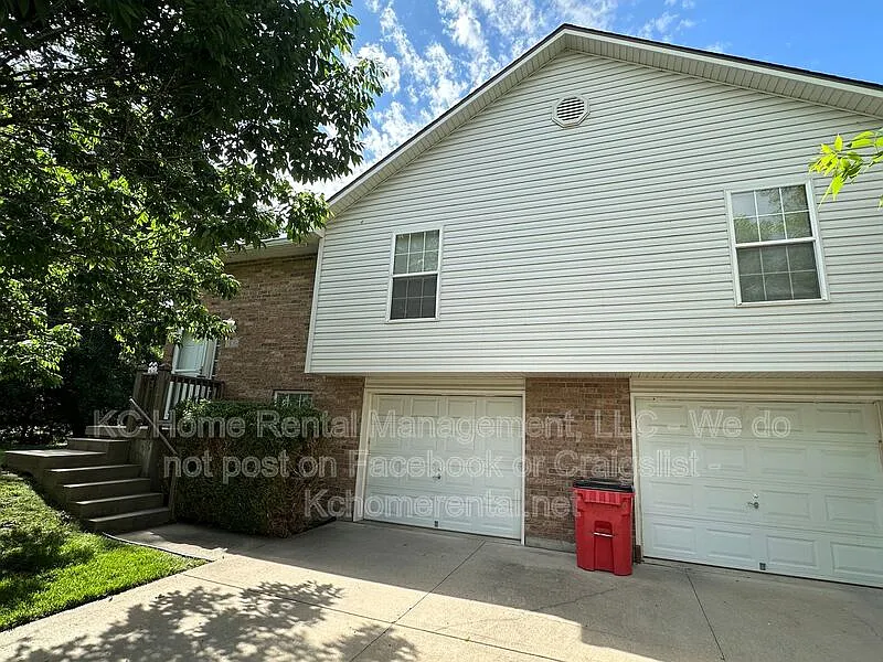 3 bed, 2.0 bath, 1300 sqft, $1,495 — Photo 2