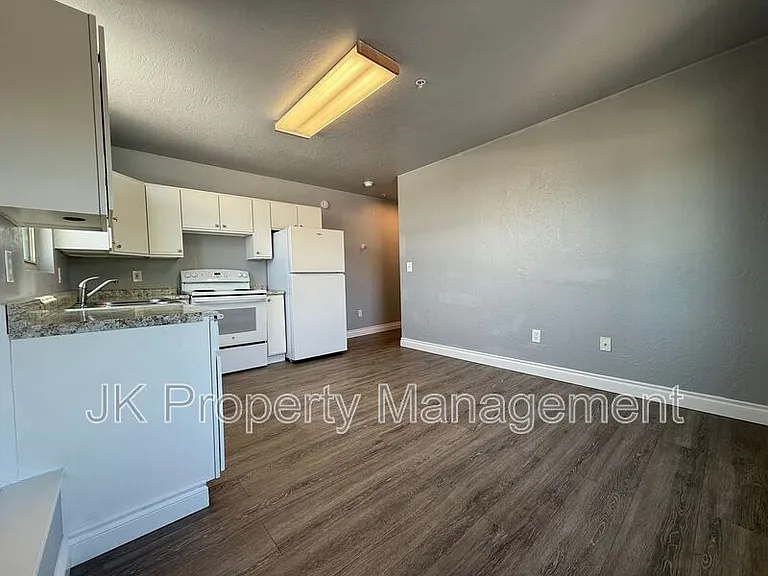 809 15th St #301 — Photo 2