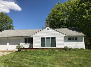 2855 Som Center Rd, Willoughby Hills, OH 44094