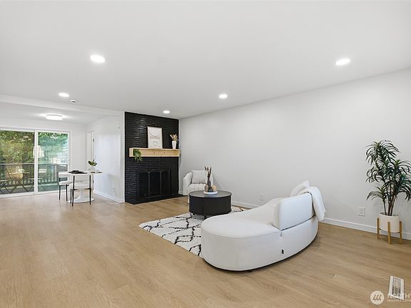 4th image of 1023 115th Street S