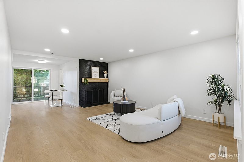 4th image of 1023 115th Street S