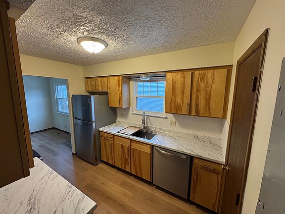4th image of 545 Mentor Ave