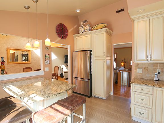 2nd image of 237 Dahlia Dr