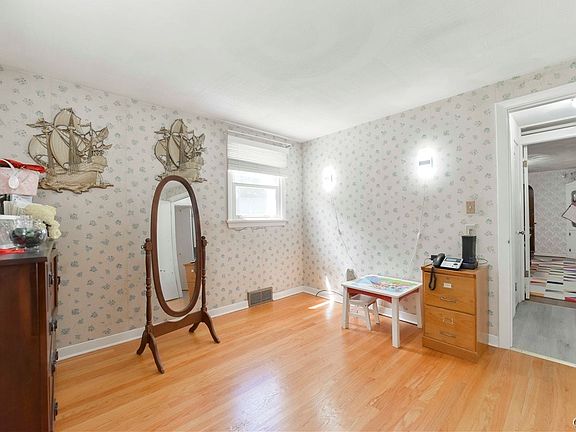 3rd image of 117 Crestview Dr