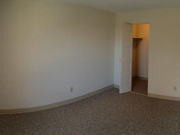4th image of 266 W Walnut St