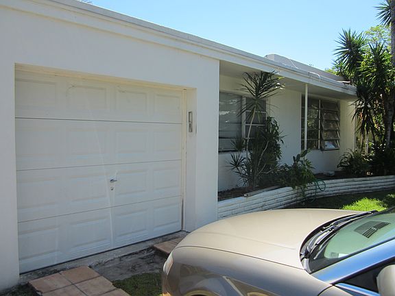 3rd image of 7549 W Treasure Dr