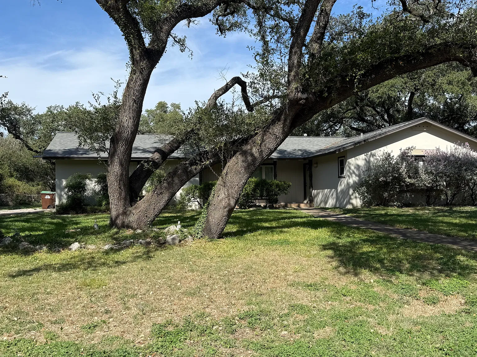 102 Yosemite Dr — Photo 2