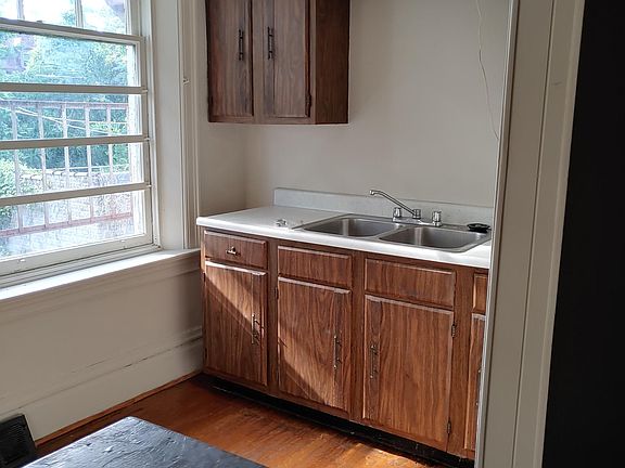 2nd image of 346 S Aiken Ave