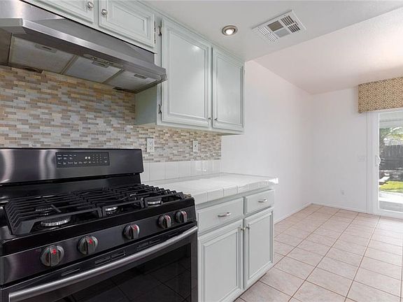 4th image of 8585 Sandalwood Ct