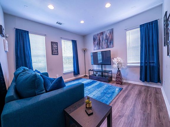 2nd image of 9528 Kings Parade Blvd