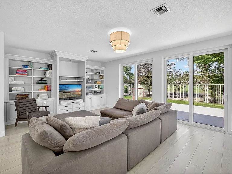 2114 Chagall Cir — Photo 13