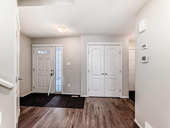 5th image of 2823 Duke Cres SW