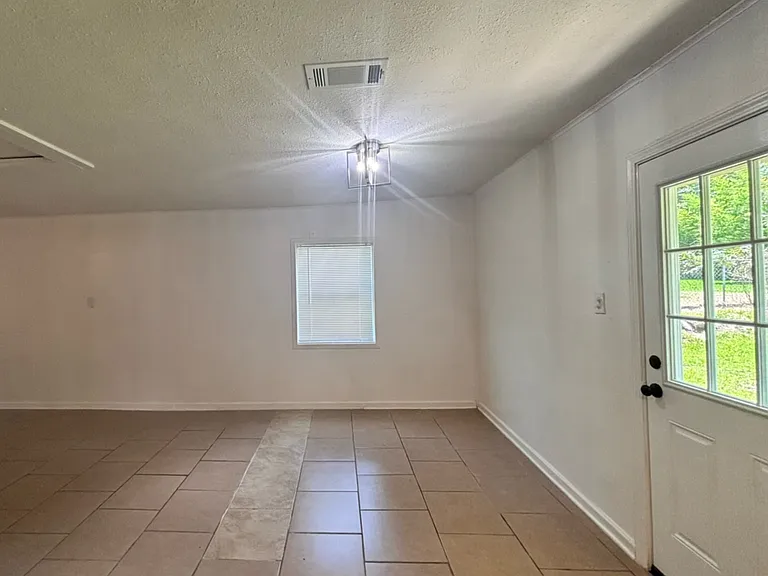 1102 Anderson Dr — Photo 11