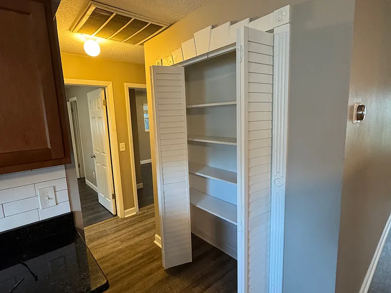 6205 S Church Ave — Photo 13