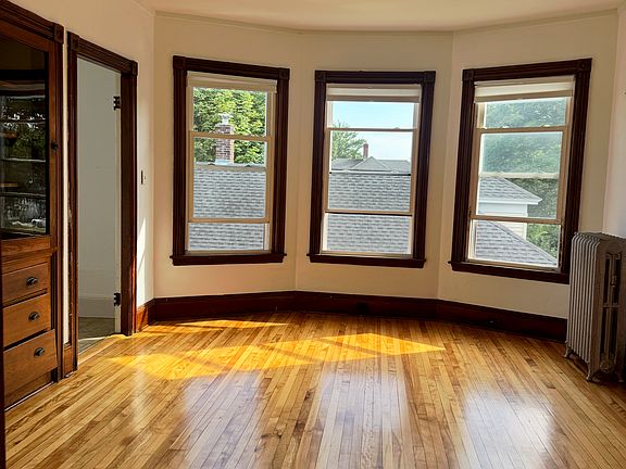 3rd image of 42 Powsland St #42