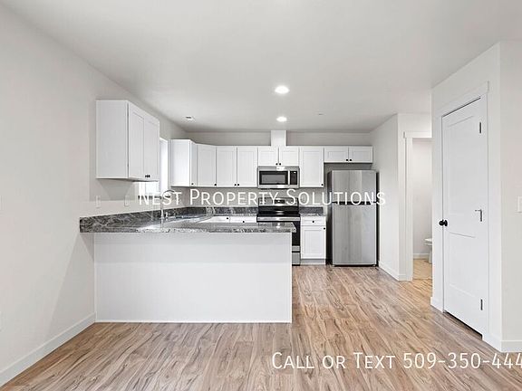2nd image of 215 W 1st St #14