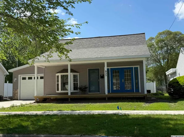 925 9th St NE, Mason City, IA 50401