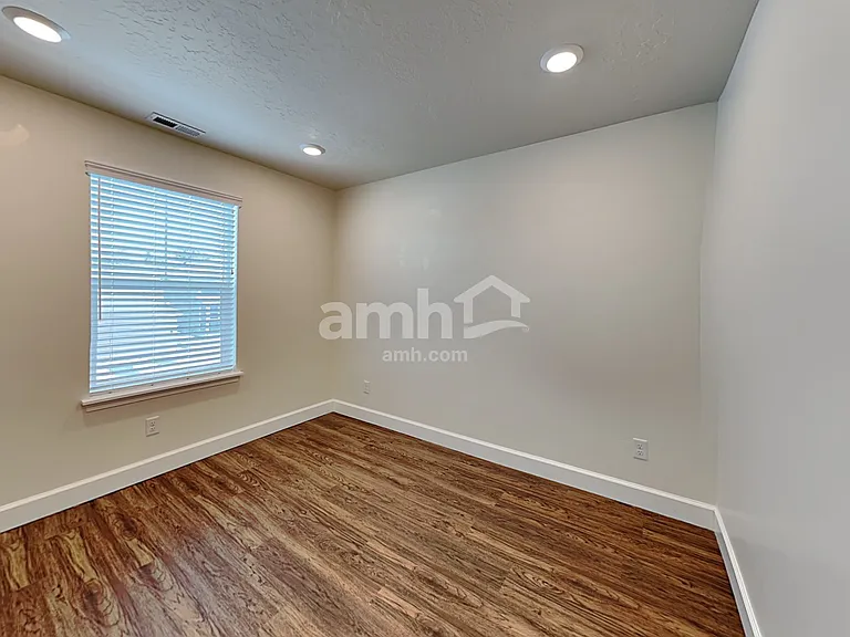 3028 E North Village Dr — Photo 13