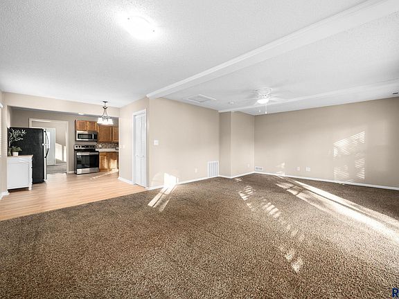 4th image of 708 S Blauvelt Ave