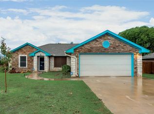 132 Chisolm Trail Ct, Springtown, TX 76082